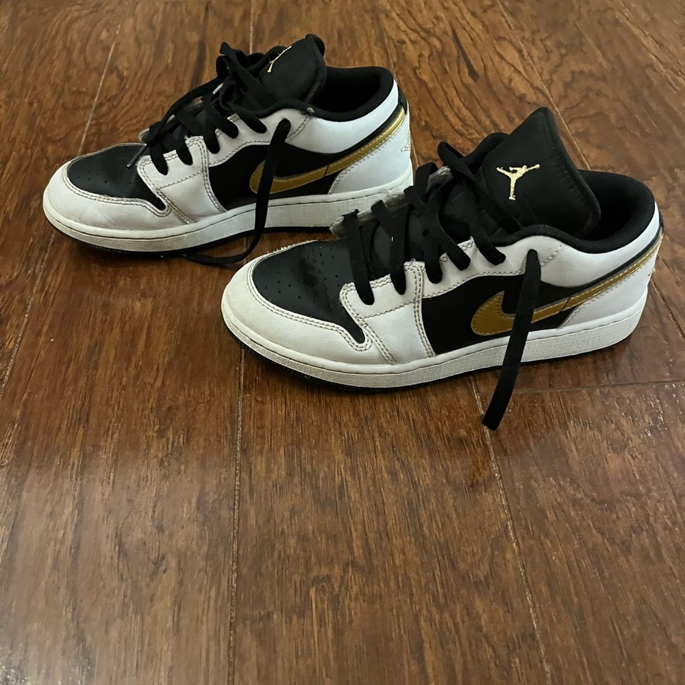 Jordan Kids Black and Gold Sneakers